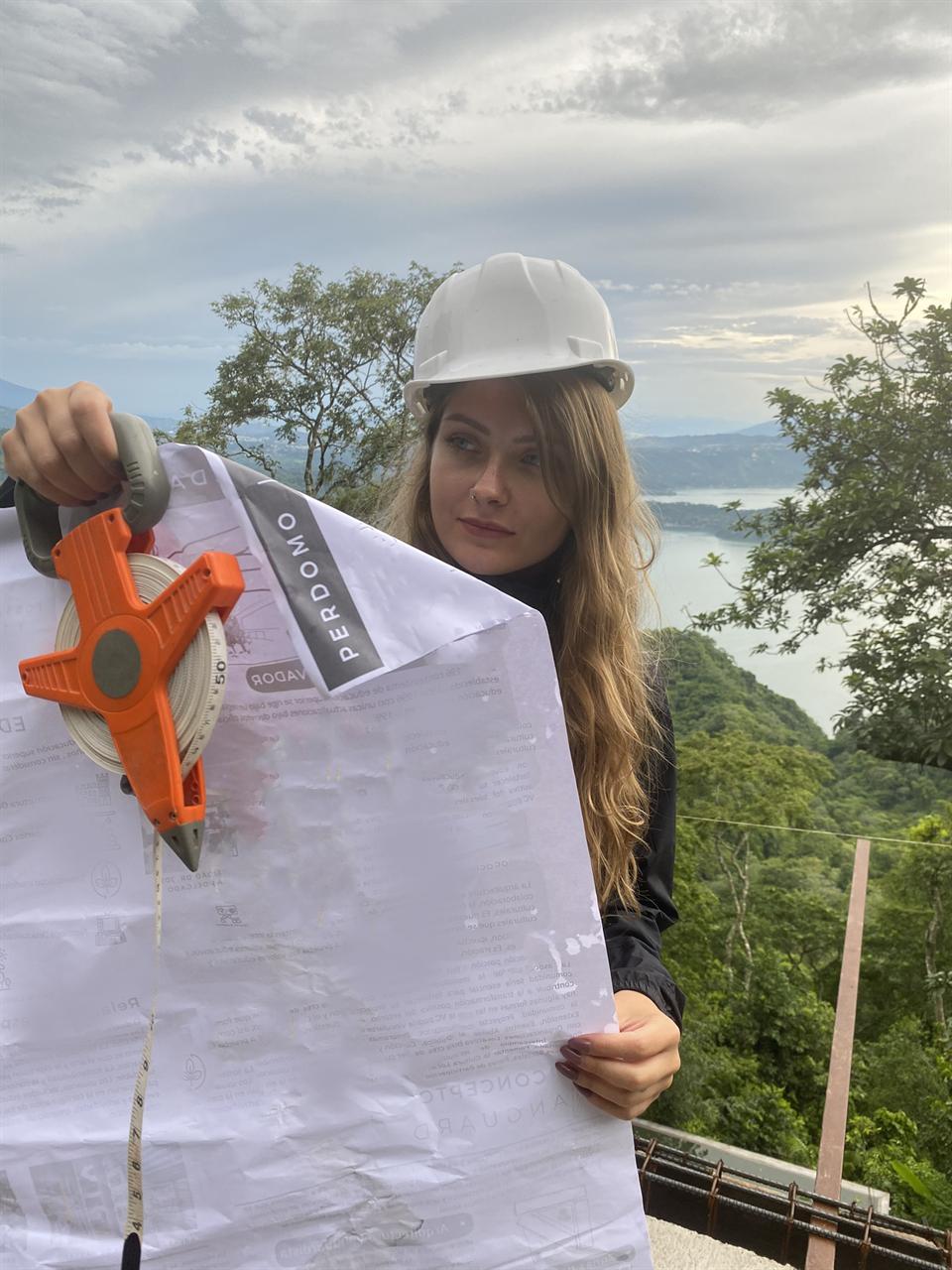 Zara V. Krajčíková — Diseñadora de Interiores en Studio Perdomo